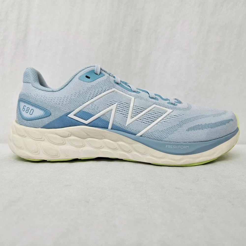New Balance Fresh Foam 680v8‎ Running Shoes W680LT8 Light Blue Womens Size 8.5